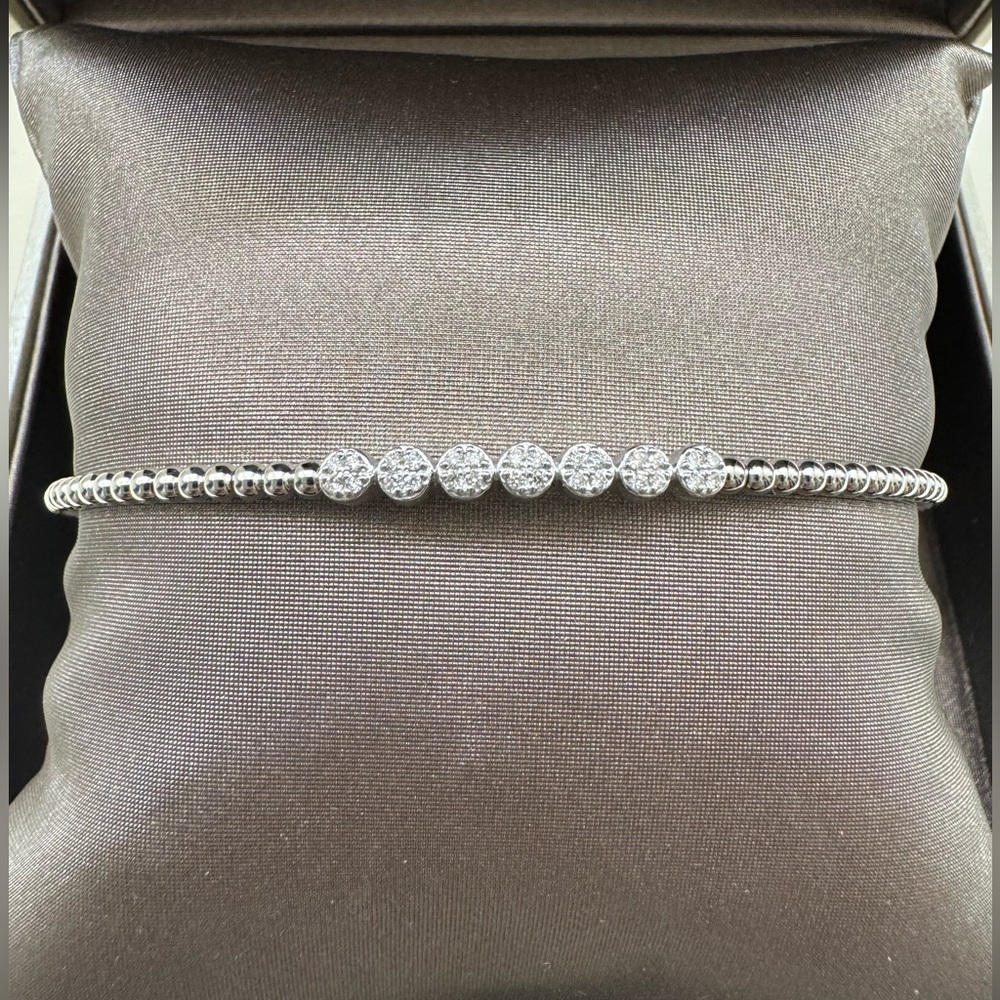 Preloved Authentic Gabriel & Co 14 kt white gold bujukan cuff bracelet.